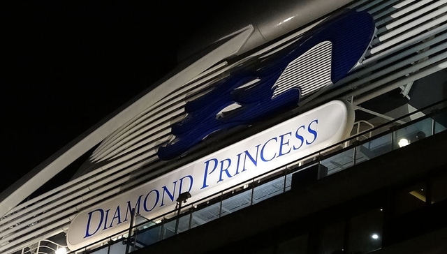 【特写】海上“监狱”：被隔离在邮轮里的3700人