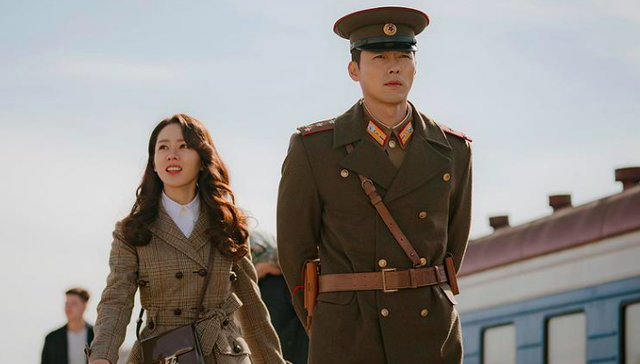 《爱的迫降》：禁忌之恋中的政治憧憬