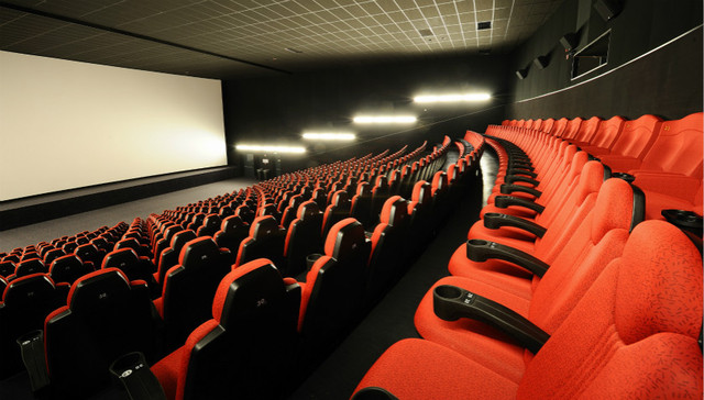 接连减薪、复工无期，影视行业2023年才触底反弹？