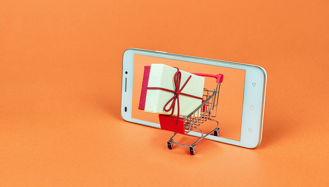 实体店关门时，扎根电商的时尚品牌会过得好一些吗？