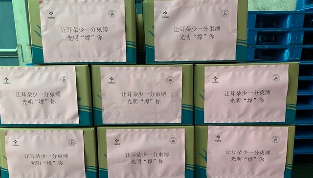 光明乳业捐赠3万个牛奶盒提手，守护一线医护人员