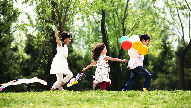 全民战疫如何紧绷不紧张？上海广电丰富节目让人安心舒心暖心开心