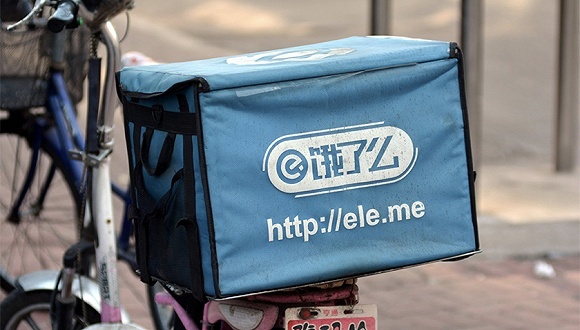 疫情里的外卖员和快递员：“路上跑的都是同行，隔着口罩也能认出来”