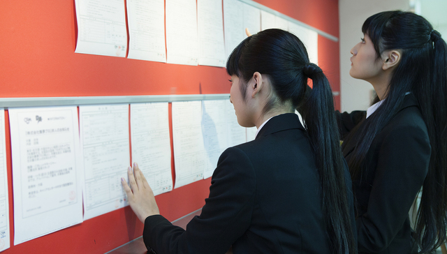 国务院“重拳”稳就业：减免企业社保费，允许缓缴公积金