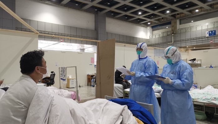 【深度】方舱医院里的日与夜