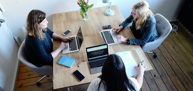 美国一项调查显示，64%的中小企业CMO担忧经济形势影响2020年业绩