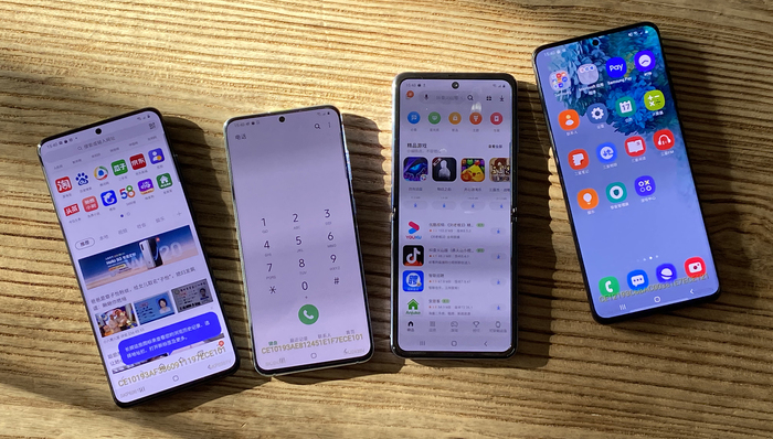 上手三星折叠屏新品Galaxy Z Flip：可变身“化妆镜”，铰链更成熟