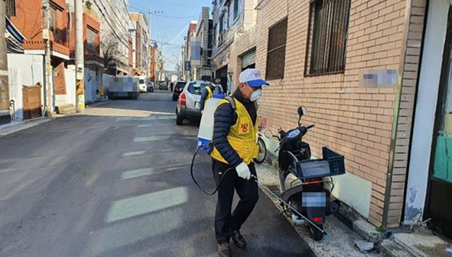 韩国疫情急转直下：一教堂千人礼拜成重灾区，大邱呼吁250万市民勿外出