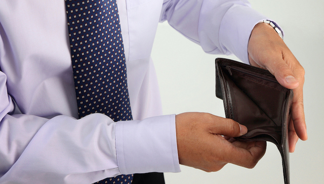 天下奇闻 | 普京回老家被问工资够不够花 布隆伯格辩论首秀遭“群殴”