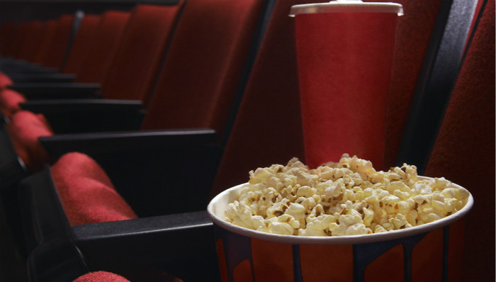 阿里影业联合饿了么上线影院外卖，你会在家吃爆米花喝可乐“救”影院吗？