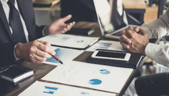 快看 | 贷前贷后不尽职，他被呼伦贝尔银保监局终身禁止从事银行业工作