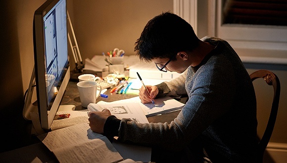 法制日报聚焦停课不停学：规范线上培训秩序，教学评价多元化