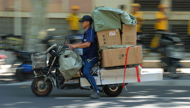 国务院为物流业减税降费，鼓励减免出租车“份子钱”