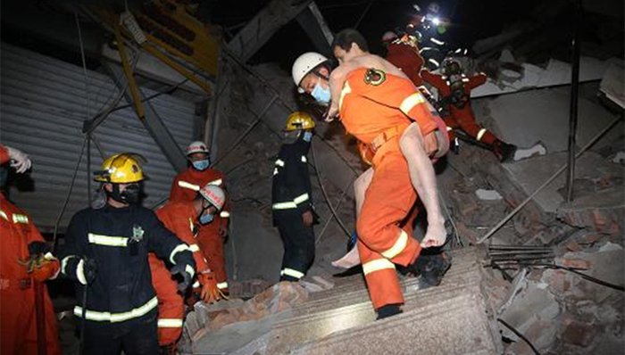 泉州酒店坍塌事故系房屋改装作业时发生，房主被警方控制