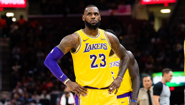 NBA想空场比赛遭众球星反对，每空一场还有2000万门票损失