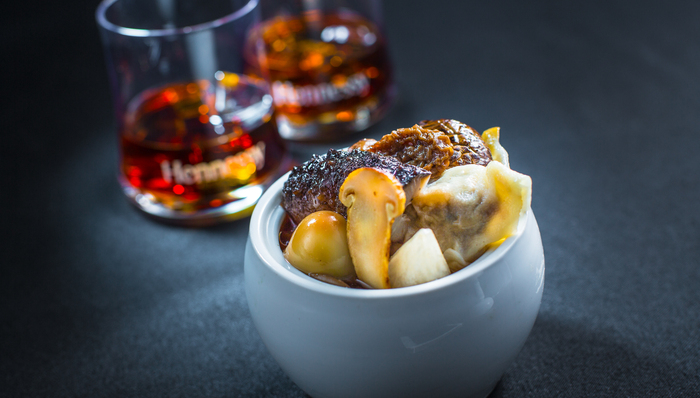 1859年就进入中国的轩尼诗，想让人在更多场景都能想到它