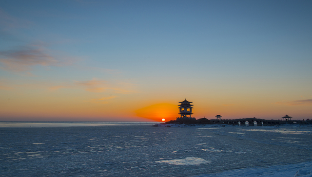 疫情下没人玩水，卖泳装的都去做瑜伽裤了
