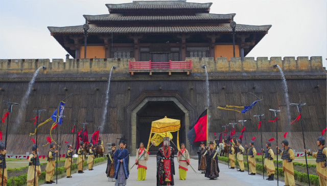 停摆月余，影视基地复工难在哪？