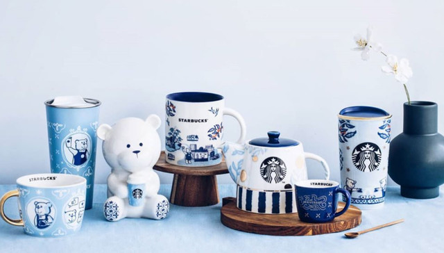 是日美好事物 ｜星巴克青花瓷风格周边有摩登古韵，Miu Miu饺子包展现甜美怪趣味