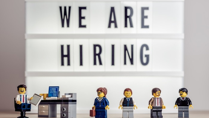 非技术岗位竞争激烈，春招之下，毕业生焦虑无解