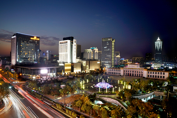 刚过去的这个周末，出门想去杭州武林商圈逛街的人群多了9倍