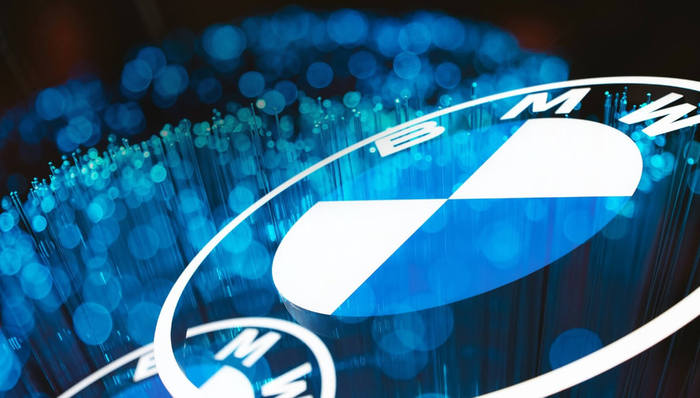 104岁的宝马第六次更迭了品牌LOGO，现在让我们重新认识下“蓝天白云”