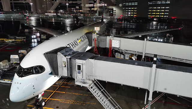 一个交换生的艰辛回国路：航班一再取消，没想到会“掐点”