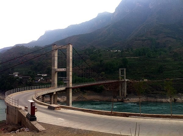 豆腐渣工程，超载