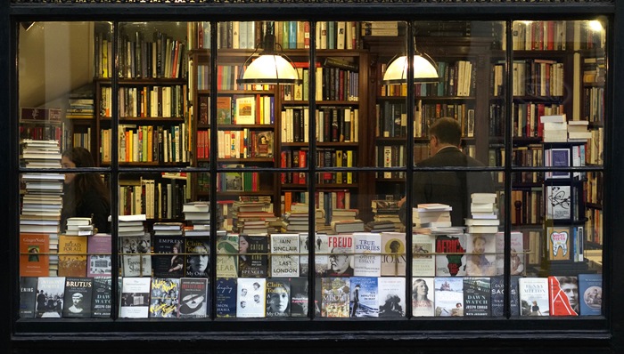 一家独立书店的线上自救：联合直播、卖盲盒，线上分享常态化