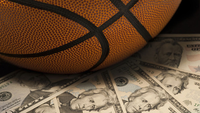 NBA全员降薪从100名高管开始，总裁萧华年薪或损失200万美元