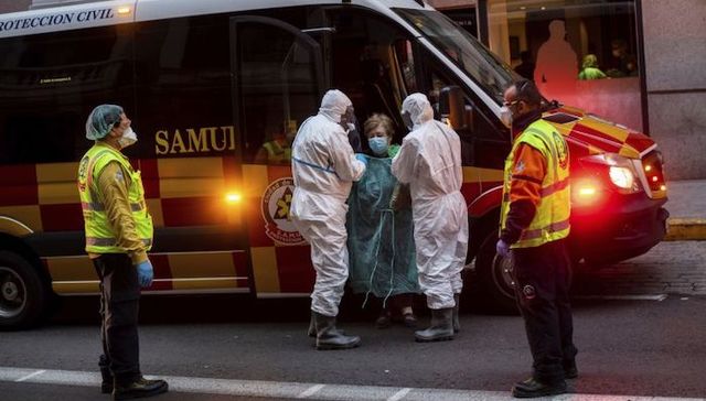 近万医护感染新冠病毒，西班牙政府被指控供应不力