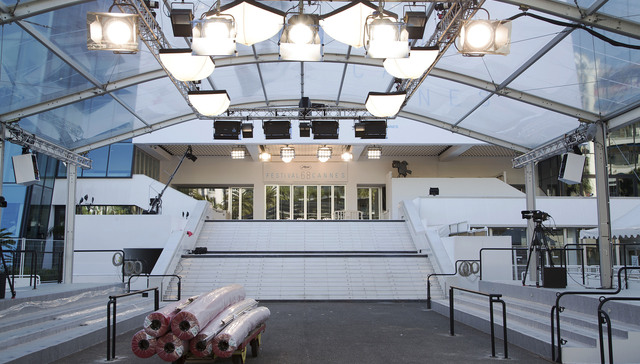 文娱早报 | 戛纳电影宫被改建成临时收容所 德国小提琴家安妮-索菲·穆特感染新冠病毒