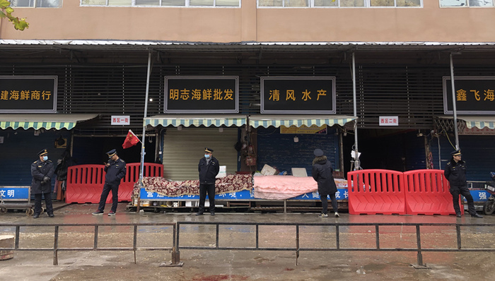 离华南海鲜市场最近的定点医院，疫情期间经历了什么？