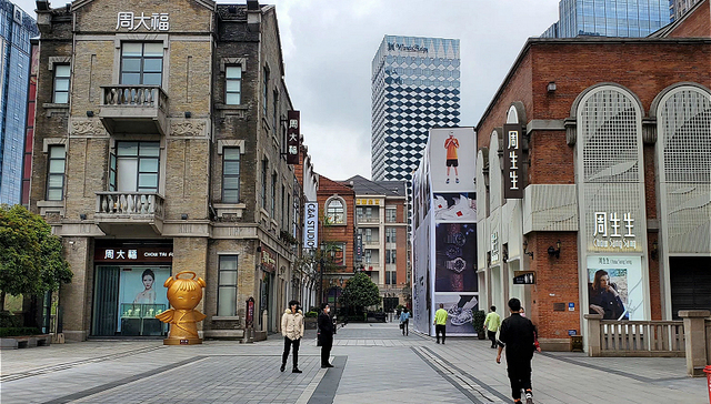 部分武汉商场恢复营业，Prada和歌中歌等时尚品牌开门