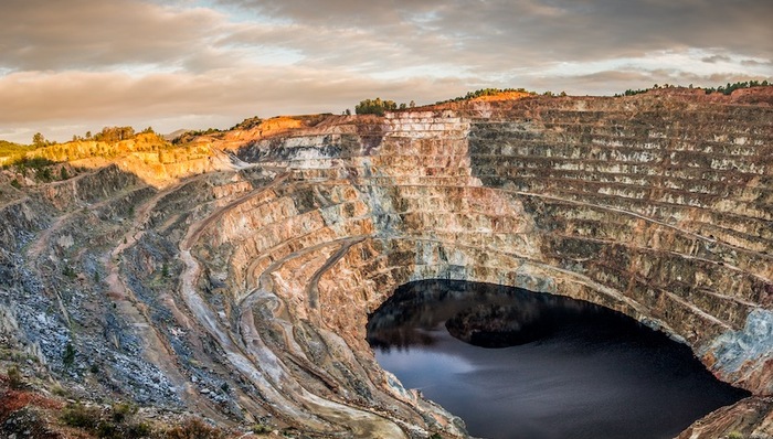 黑龙江伊春矿砂泄漏：目前泄漏点仍未完成封堵，污水约253万立方米