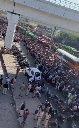 风口浪尖的印度：封国后，五万人步行千里，只为回家