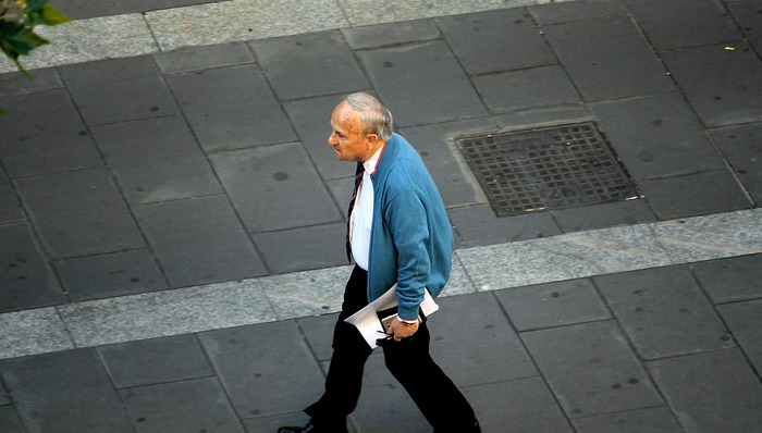 调查显示：近五成美国公司考虑裁员，超过三分之一的公司冻结招聘