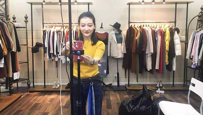 李佳琦,薇娅,快手,抖音,主播，直播电商,罗永浩