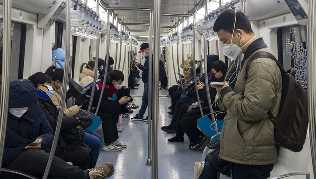 北京地铁开启超常超强运营，行车间隔达到全国最小