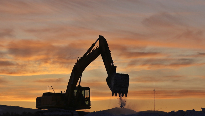 工程机械，挖掘机，新基建