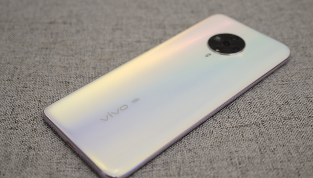 屏幕四周可补光，vivo S6想用“自拍”打动年轻人