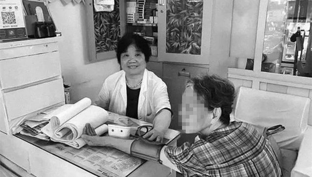 挺身而出治病救人的王兵奶奶一路走好