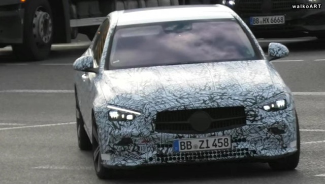 全新奔驰C级路测谍照曝光，采用两种中网设计｜新车