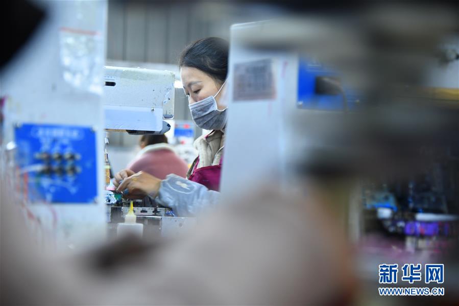 #（聚焦复工复产）（6）湖北恩施：“扶贫工厂”复工就业忙