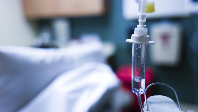 突发心脏骤停的山东援鄂护师仍在抢救，丈夫：希望尽快回国照顾