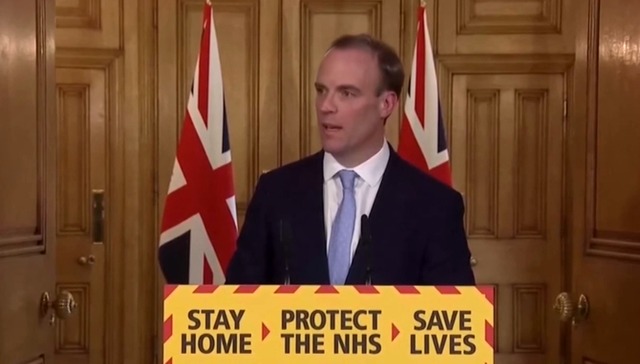 战后最大危机下临阵换帅，英国“代首相”如何领导抗疫？