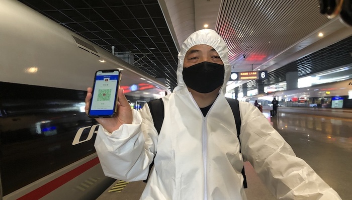 武汉解封,乘客,首趟列车,火车