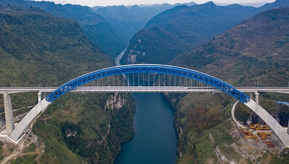 全国首条跨省环形动车开行，8小时从成都到成都