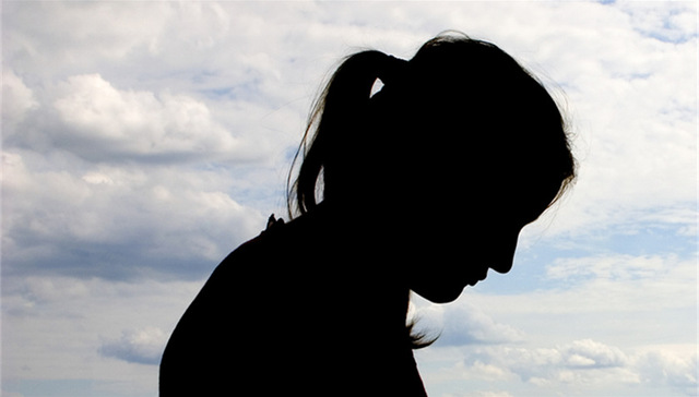 法治面｜“高管被控性侵养女”事件女方律师：案件要遵循受害女孩利益最大化原则