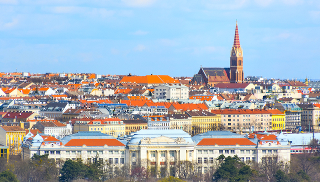 奥地利率先在欧洲复工，但华商们还是不敢开门
